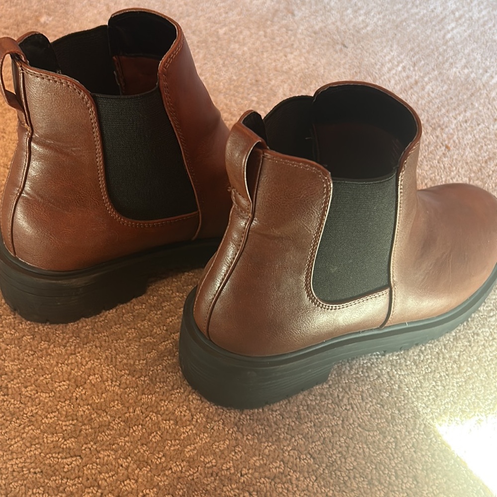 Chelsea Boots - Picture 2 of 5